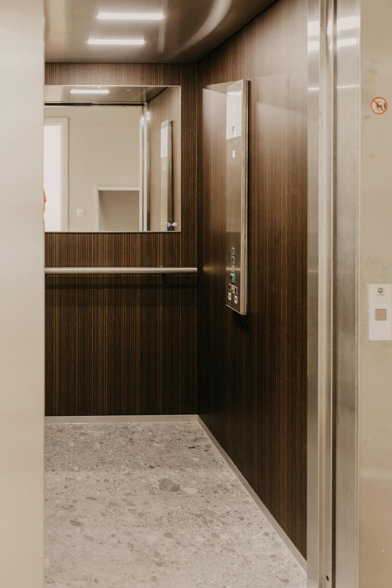 Blue Bird Residence Suite Moriaan アントウェルペン エクステリア 写真